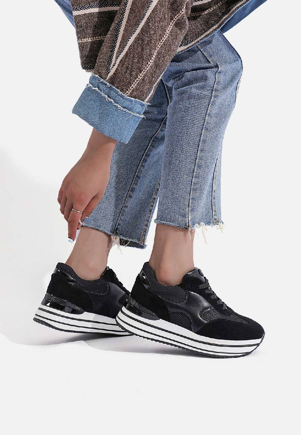 Queen Helena Sneakers - X29-21