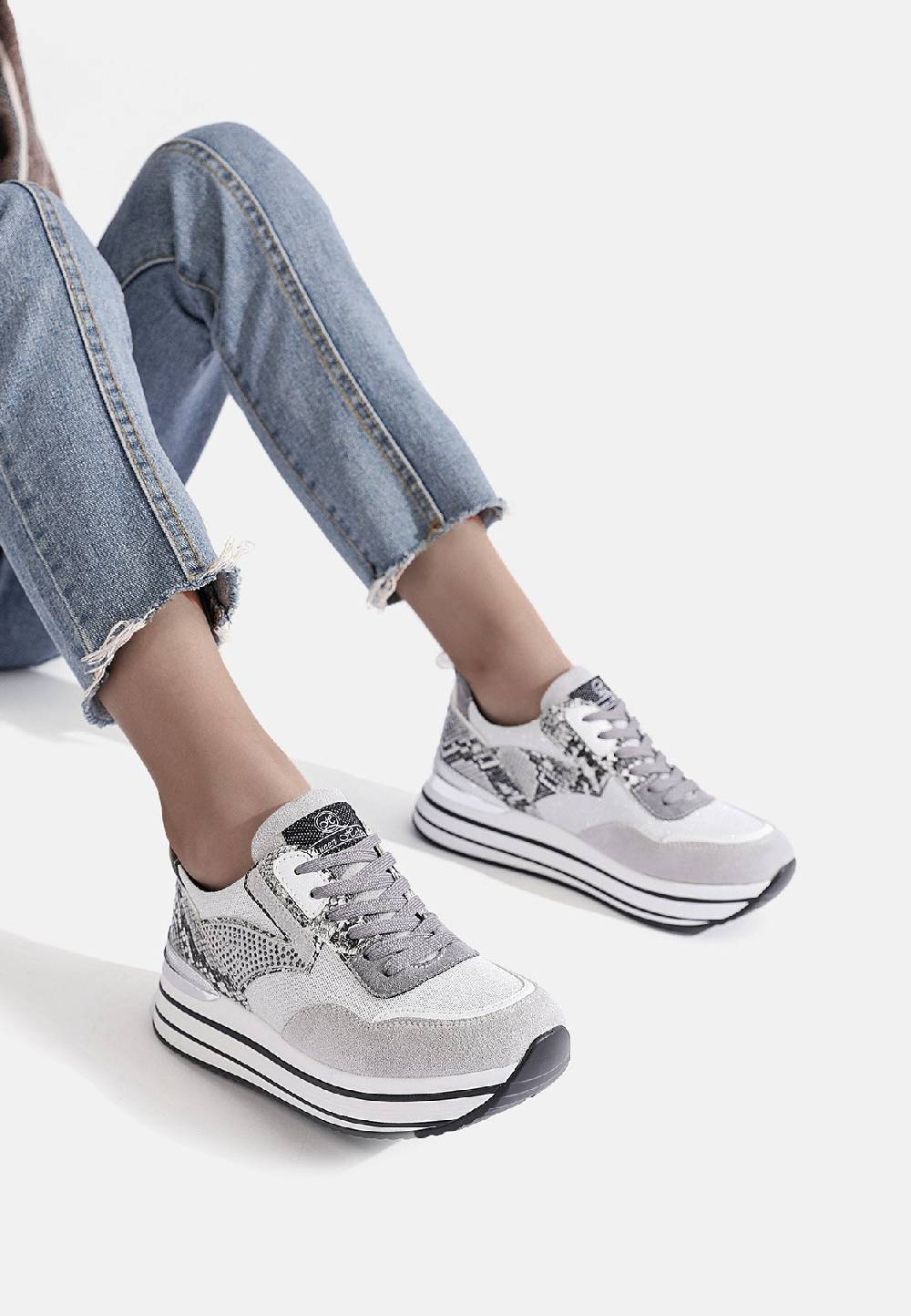 Queen Helena Sneakers - X29-24