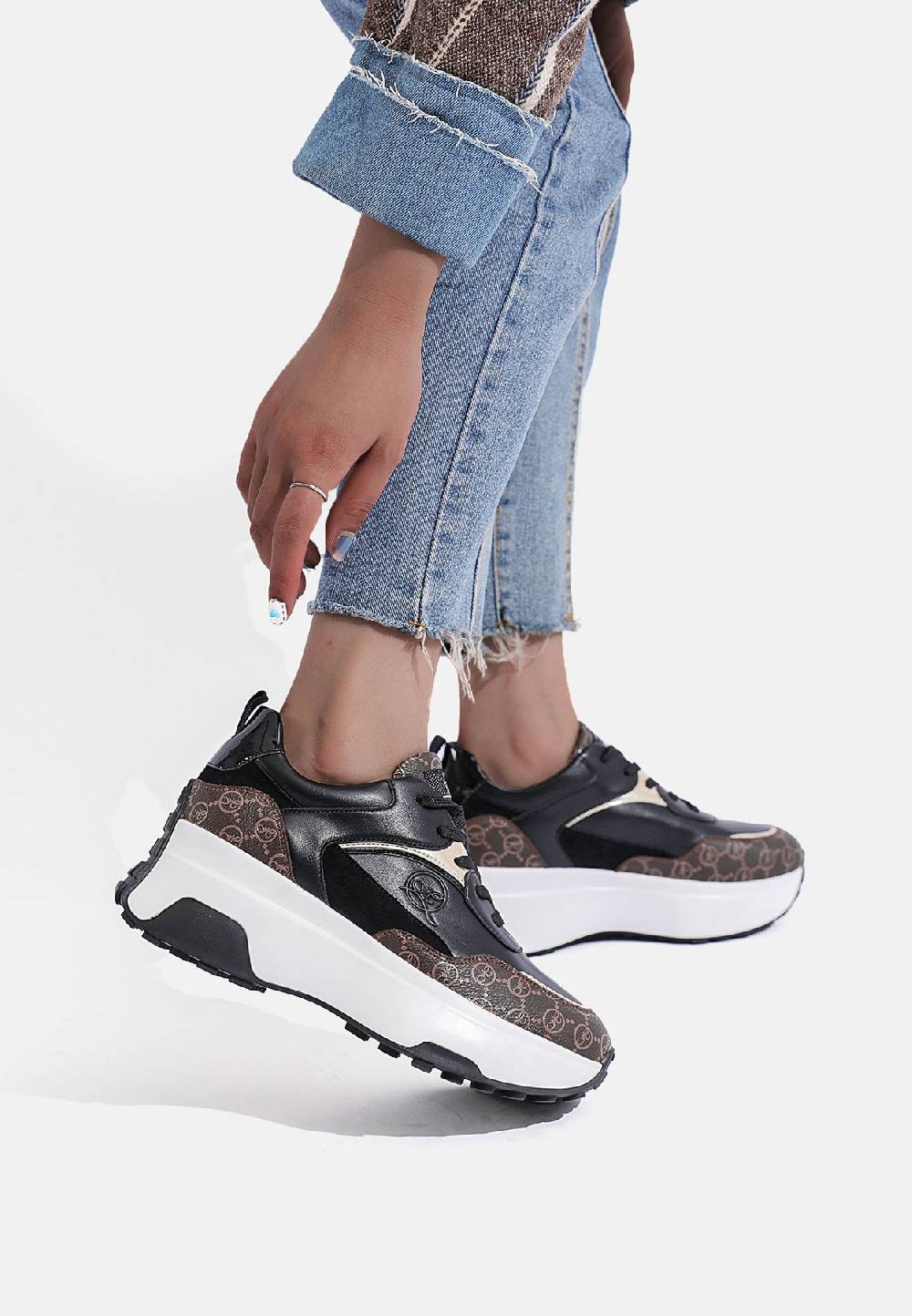 Queen Helena Sneakers X29-29