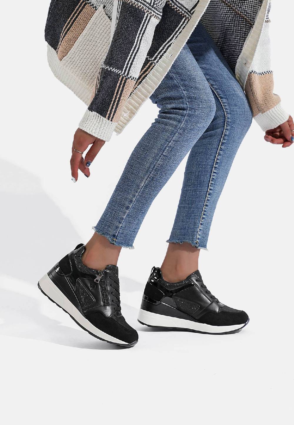 Queen Helena Sneakers - X29-36