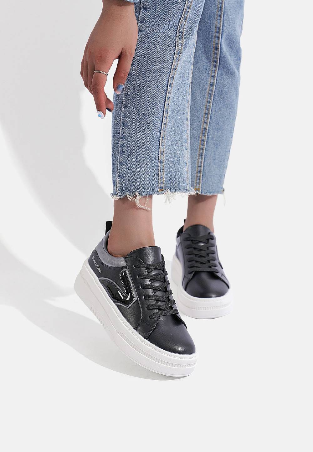 Queen Helena Sneakers - X29-4