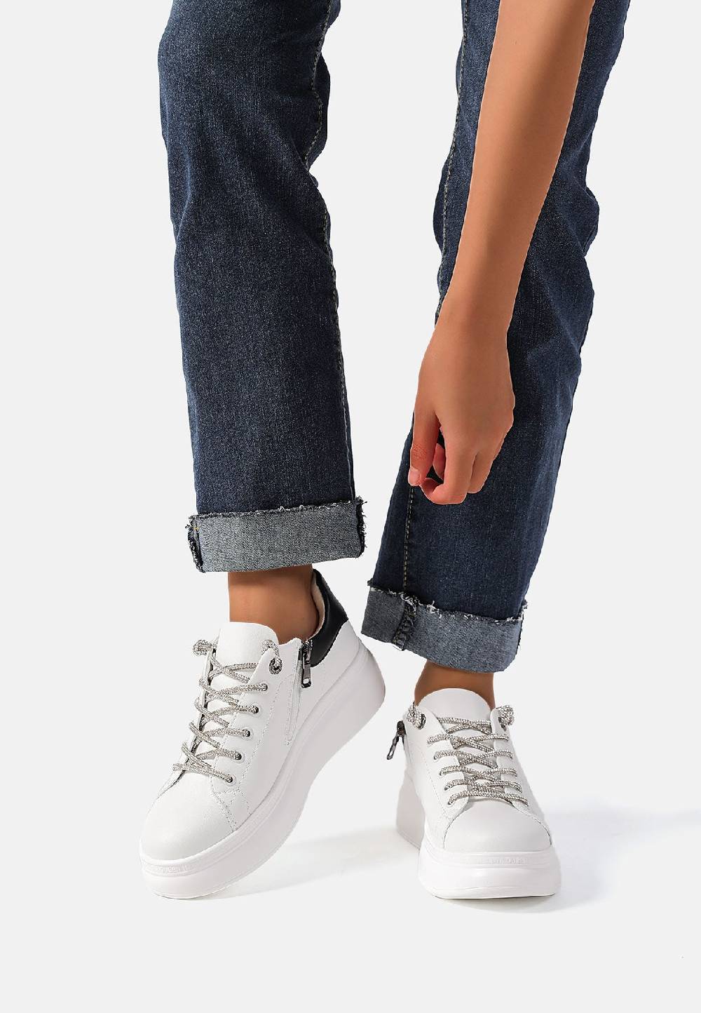 Queen Helena Sneakers X30-11