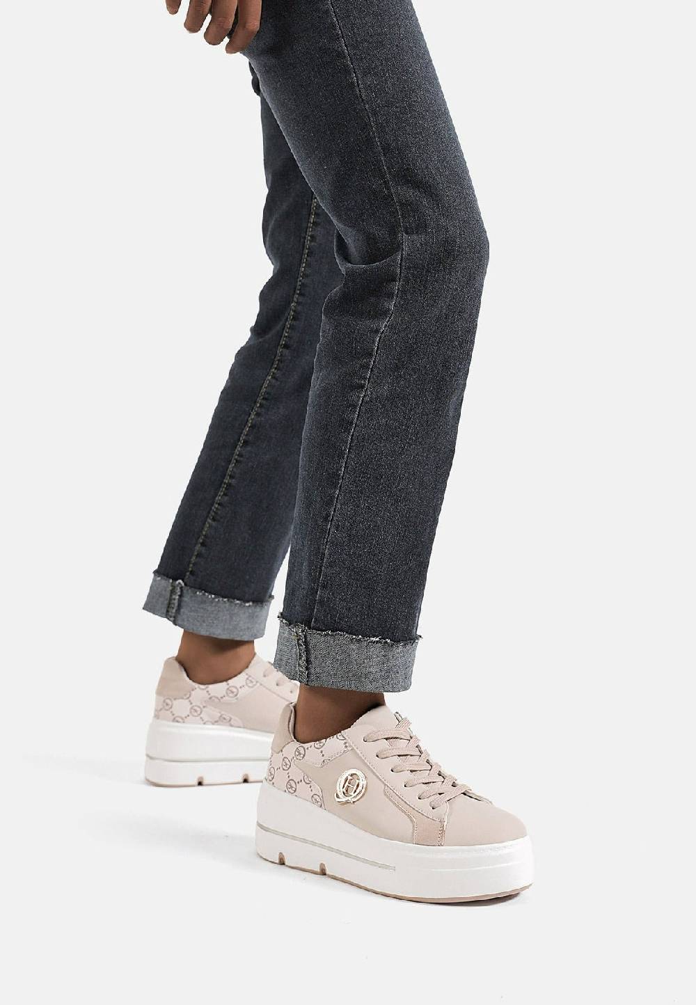 Queen Helena Sneakers X30-12