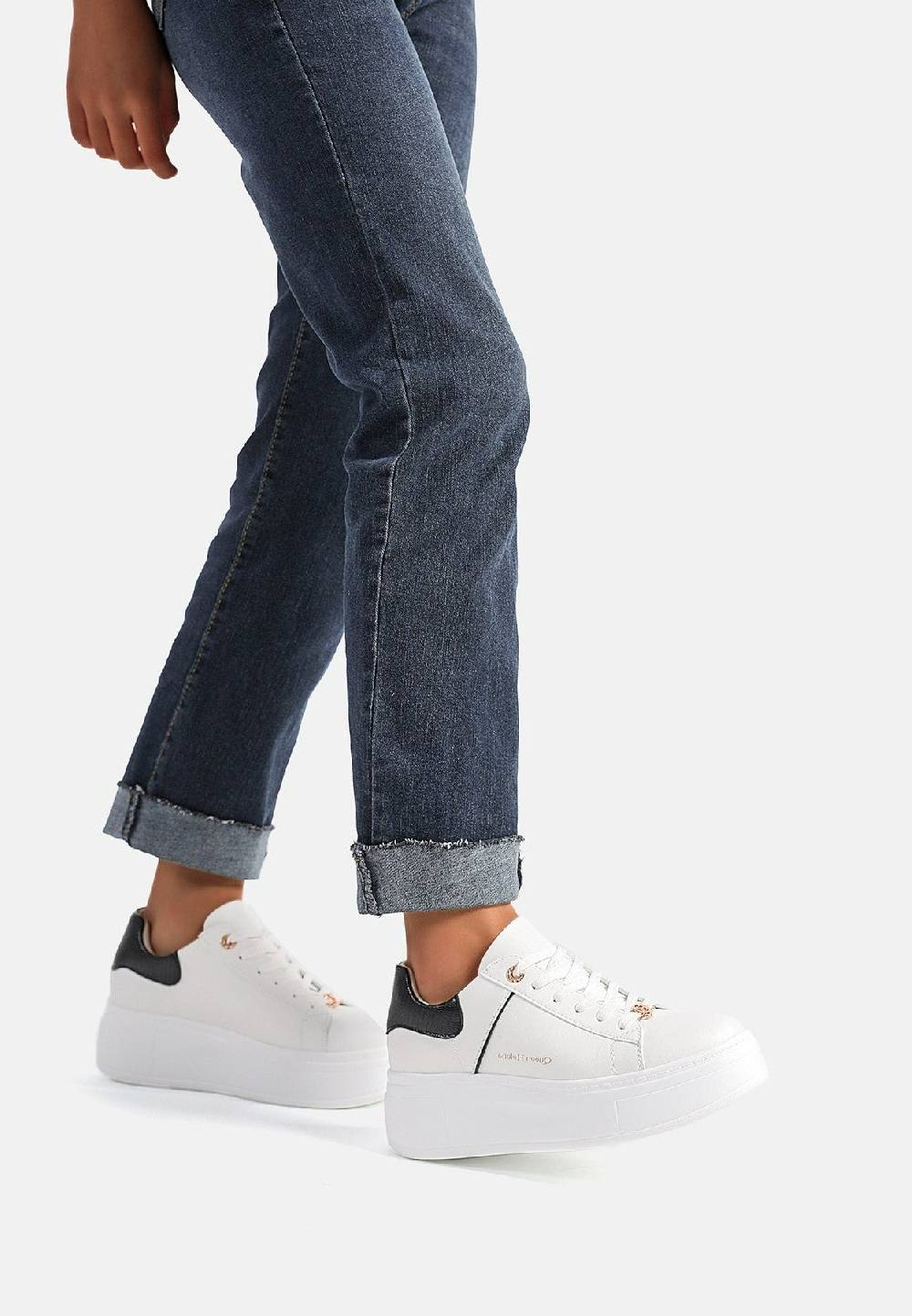 Queen Helena Sneakers X30-15