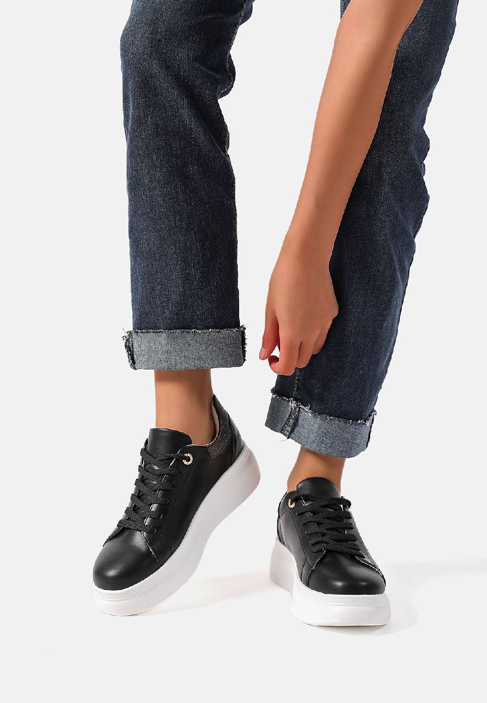 Queen Helena Sneakers X30-9