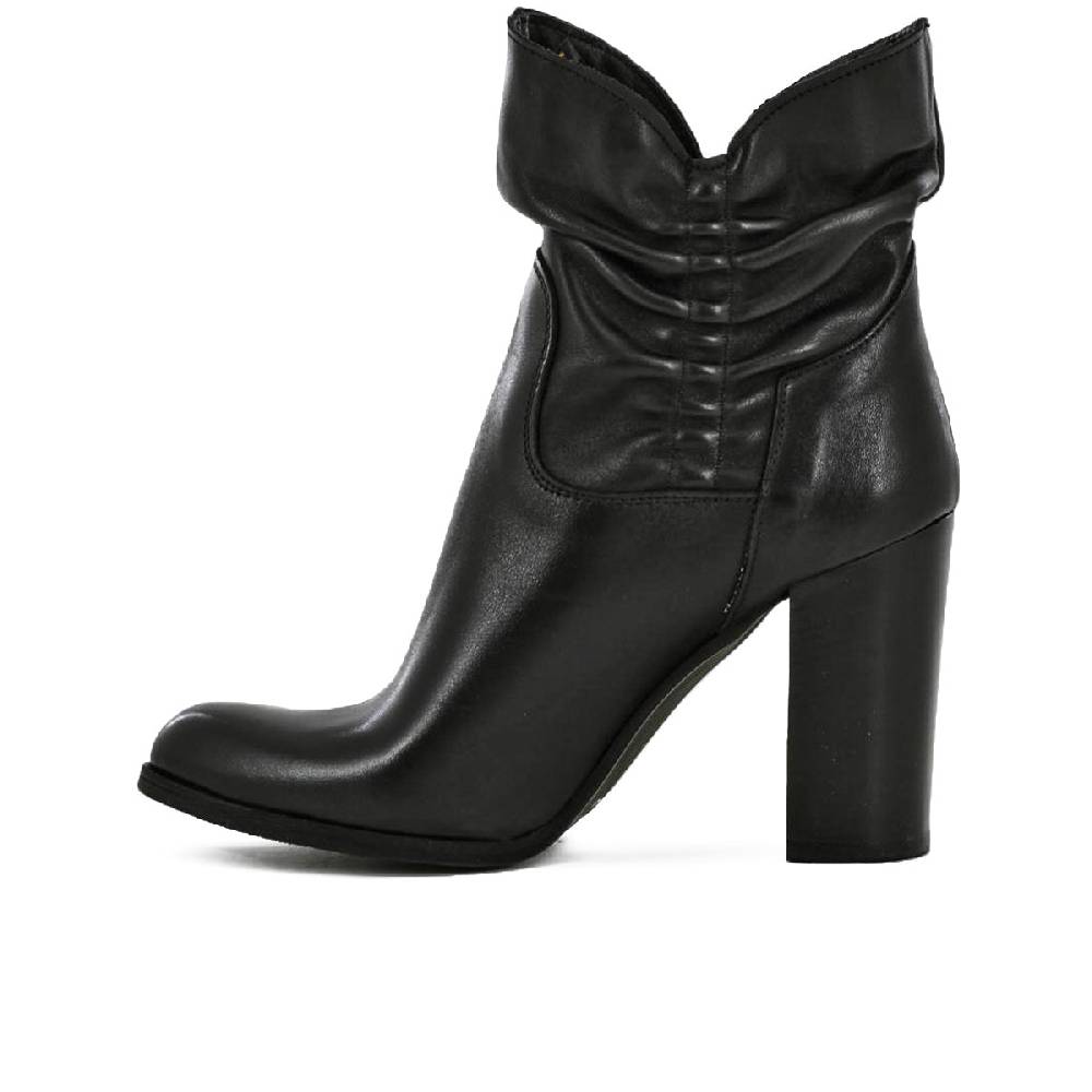 Queen Helena Tronchetti - M223 FW - Vera Pelle