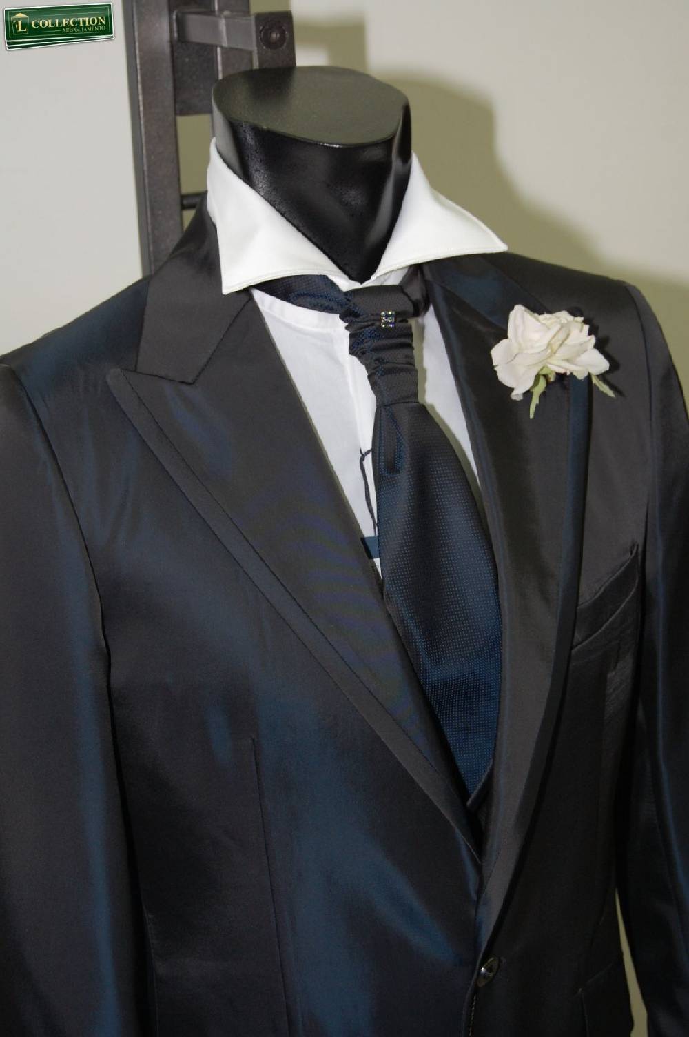 Luciano Soprani Cerimonia Abito Blu Slim Fit Luciano Soprani Cerimonia Con Panciotto E Cravatta