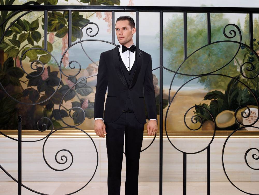 Baggi Abito elegante slim fit con collo a scialle completo di gilet e papillon