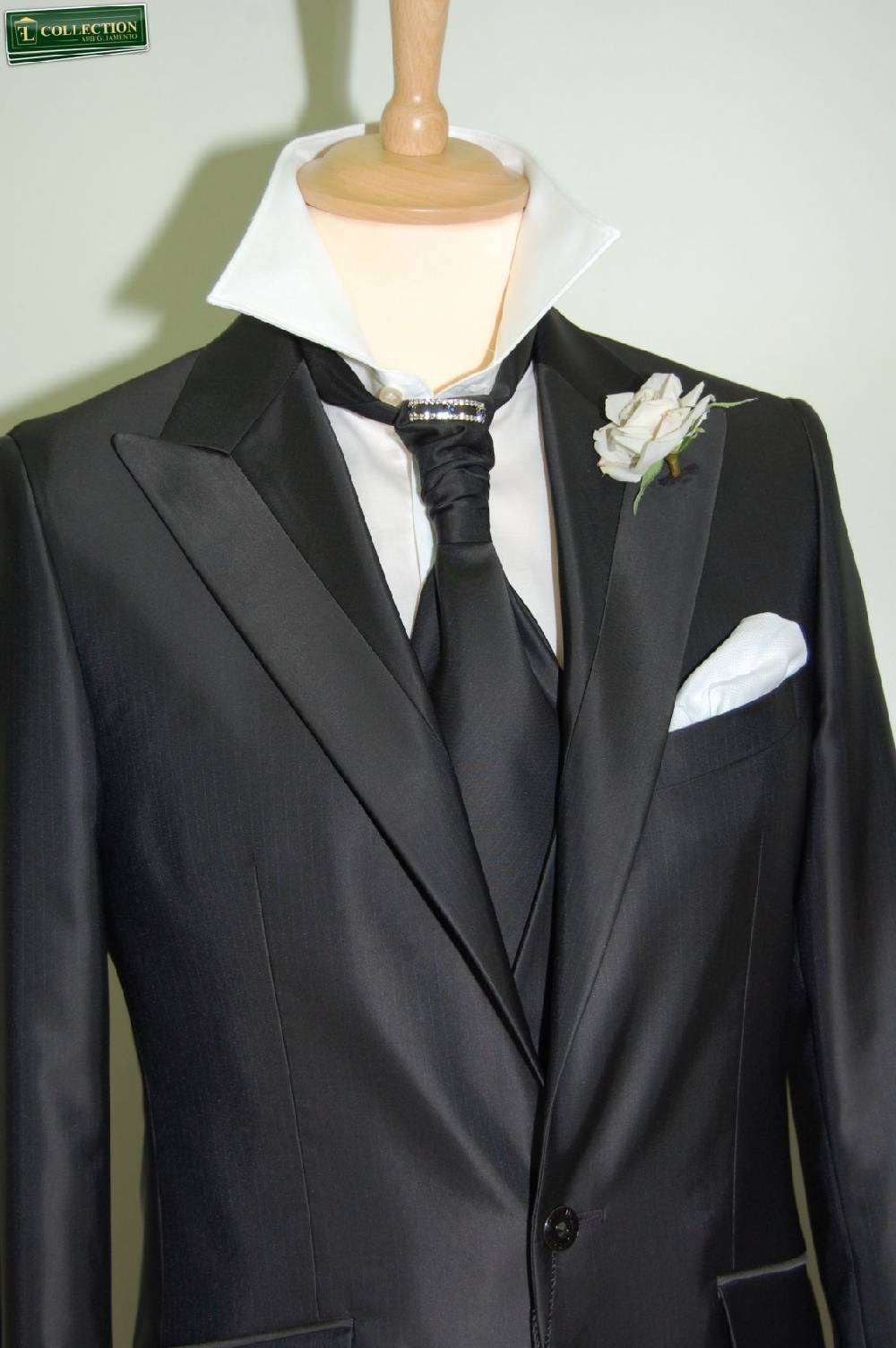 Luciano Soprani Cerimonia Abito Grigio Slim Fit Luciano Soprani Cerimonia Con Panciotto E Cravatta