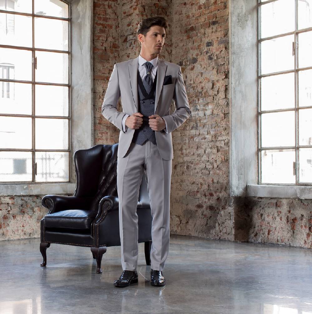 Musani Milano Cerimonia Abito musani cerimonia grigio chiaro slim fit con petto a lancia