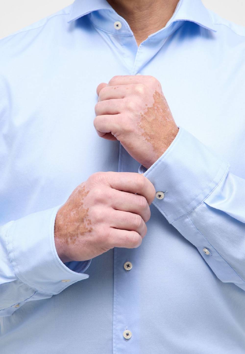 Eterna Camicia Eterna Slim Fit Celeste In Cotone Twill Ritorto