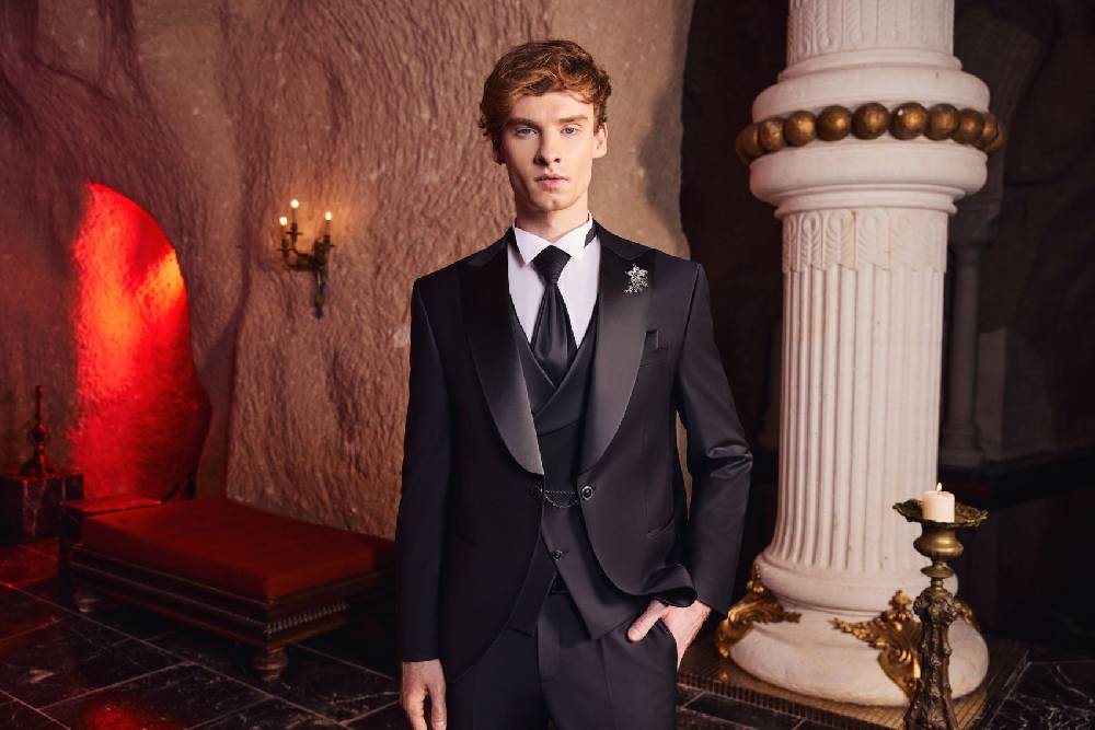 Baggi Smoking con petto a lancia nero baggi slim fit con gilet e plastron