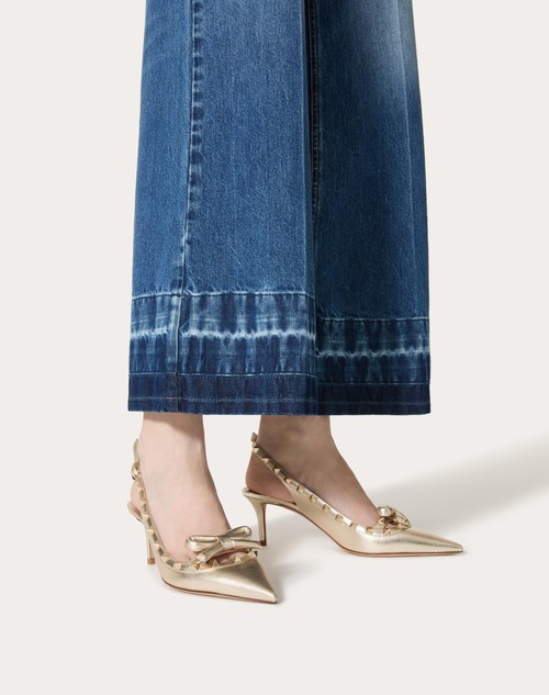 Red Valentino DÉCOLLETÉ SLINGBACK ROCKSTUD BOW IN NAPPA LAMINATA E BORCHIE IN TONO 60MM