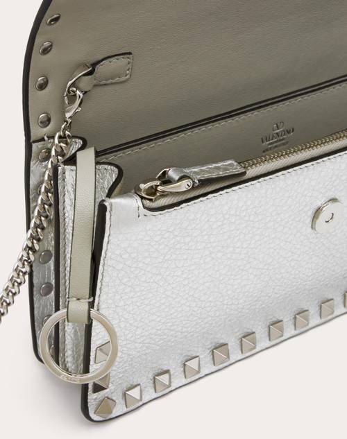 Red Valentino PORTAFOGLIO CON CATENA ROCKSTUD IN VITELLO GRANATO METALLIZZATO