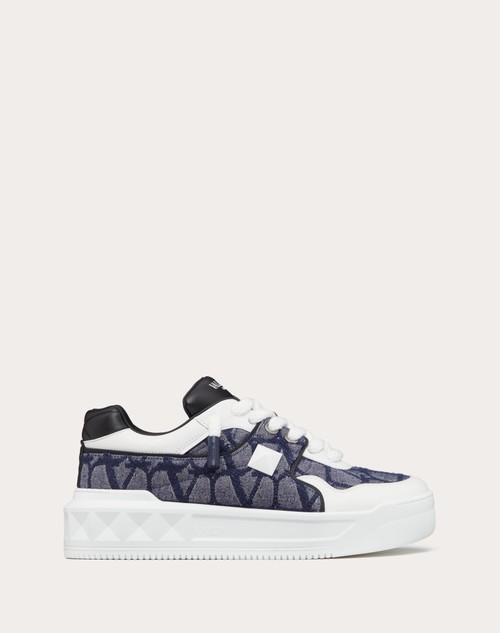 Red Valentino SNEAKER LOW-TOP ONE STUD XL IN NAPPA E TESSUTO JACQUARD TOILE ICONOGRAPHE CON EFFETTO DENIM