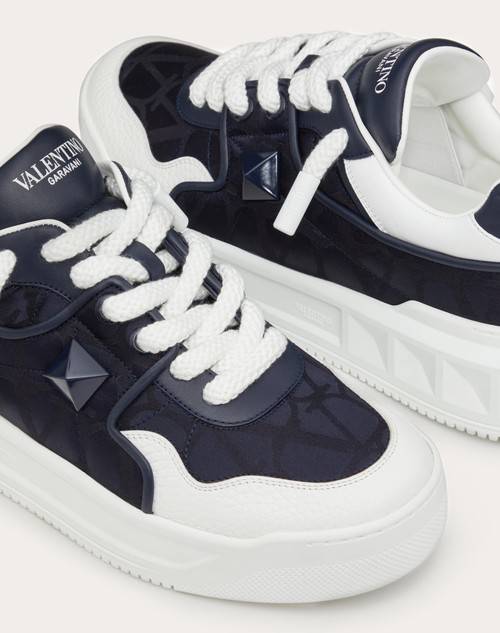 Red Valentino SNEAKER LOW-TOP ONE STUD XL IN NAPPA E TESSUTO TECNICO JACQUARD TOILE ICONOGRAPHE