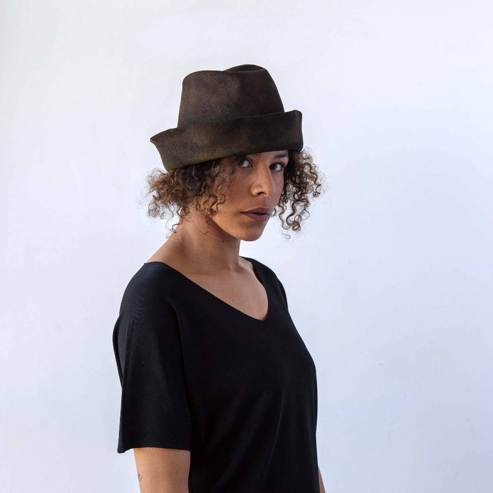 Reinhard Plank ARTISTA LANA MARRONE E ORO