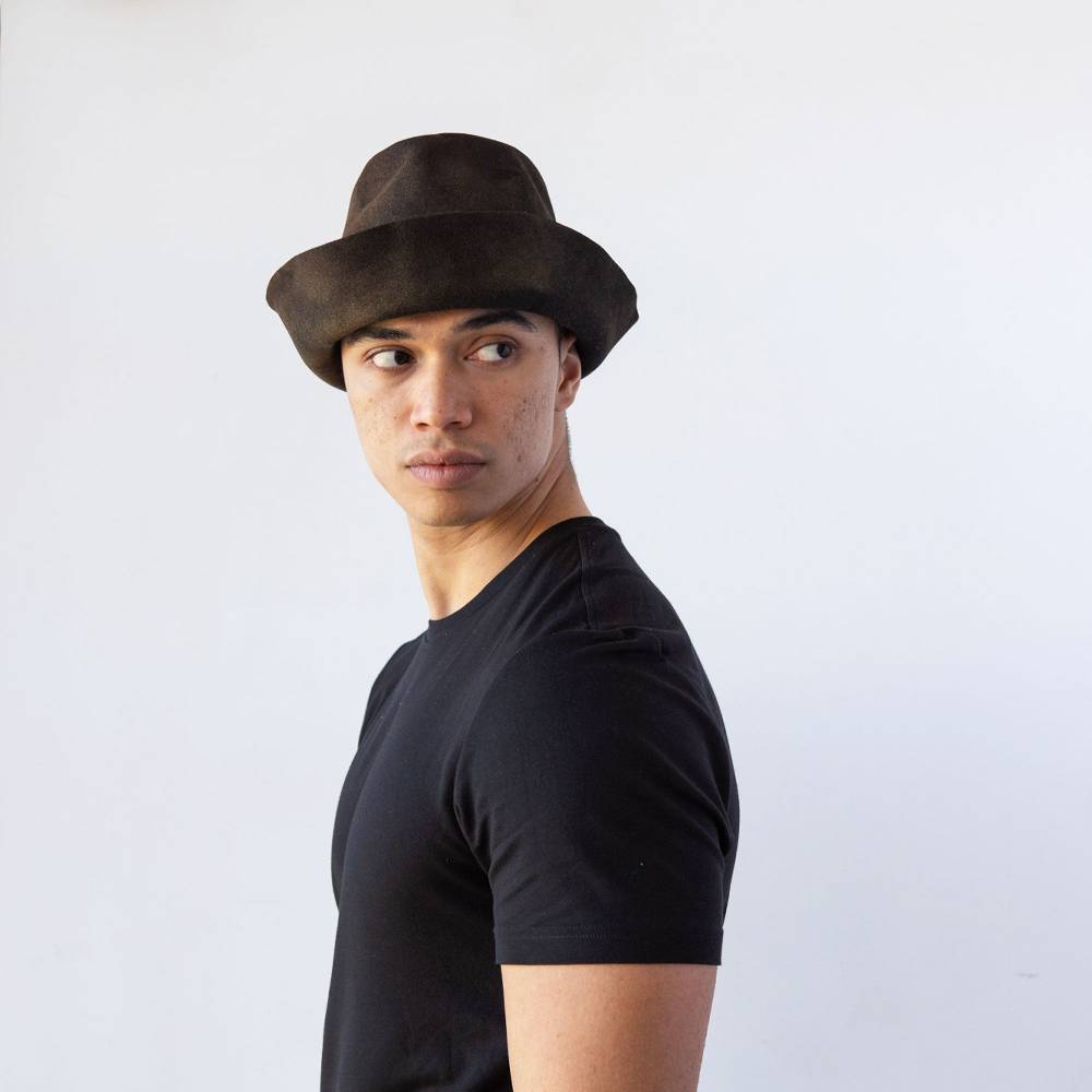 Reinhard Plank ARTISTA LANA MARRONE E ORO