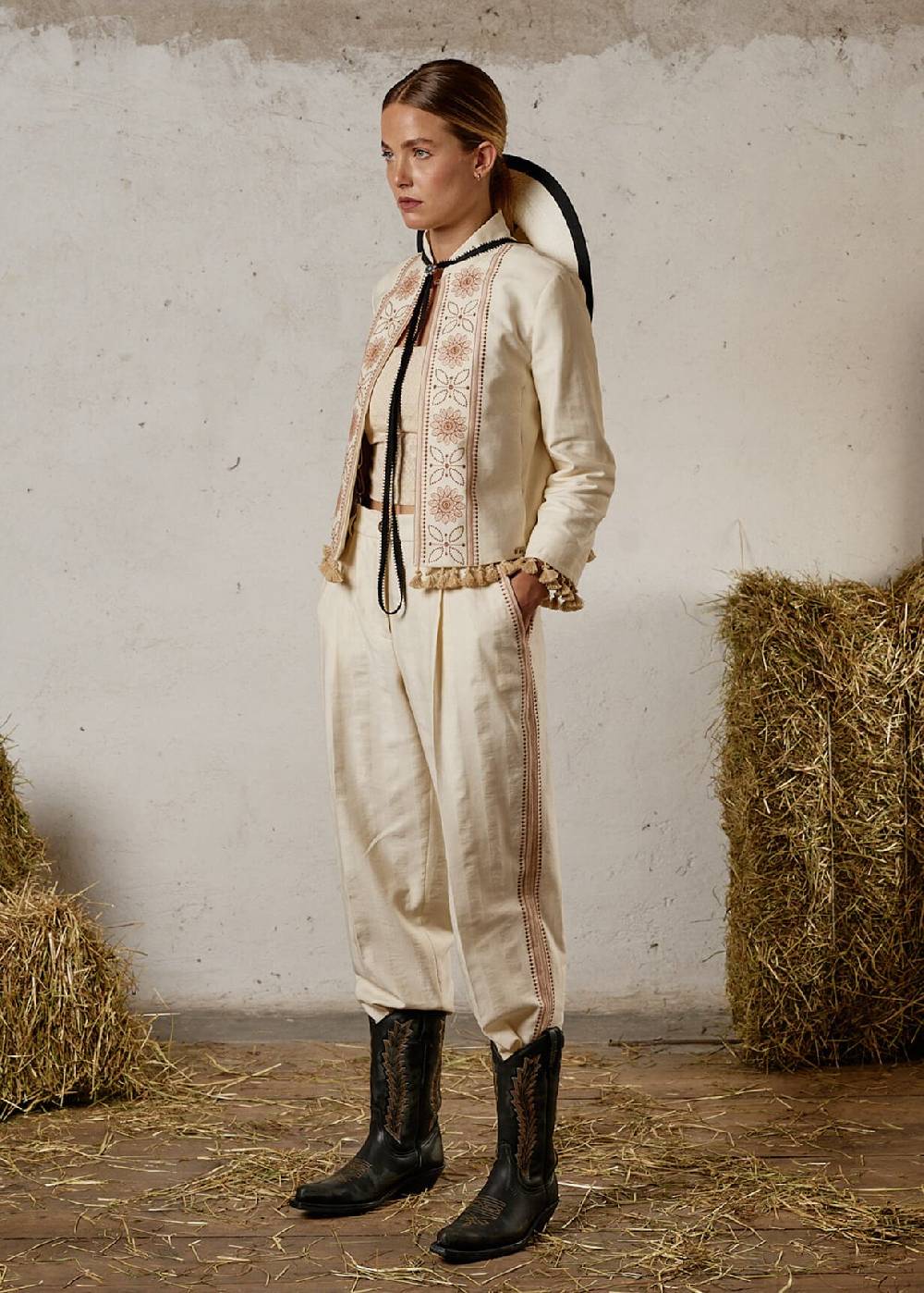 Luis Trenker Blazer corto con ricami e pompon modello Lurachele