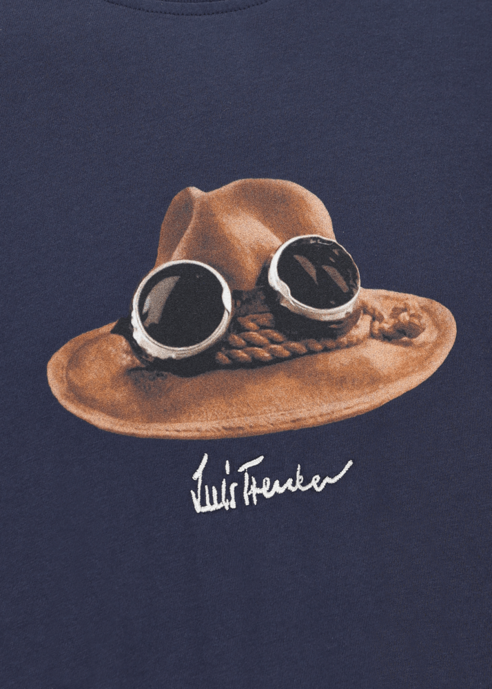 Luis Trenker T-shirt Con Grafica Iconica Raffigurante "Il Cappello"