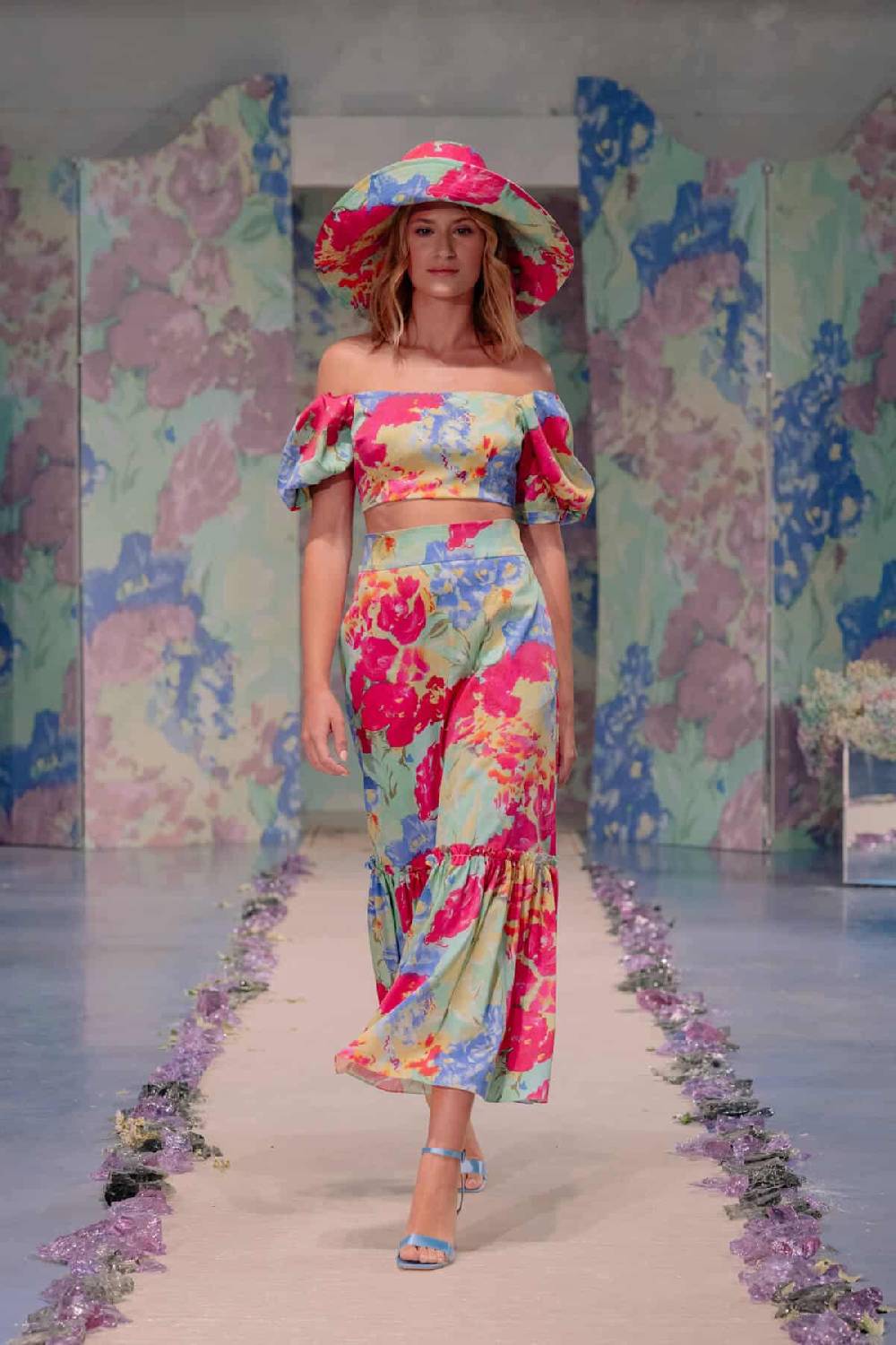 Luisa Beccaria Cappello In Cotone A Tesa Larga Con Fiori Astratti