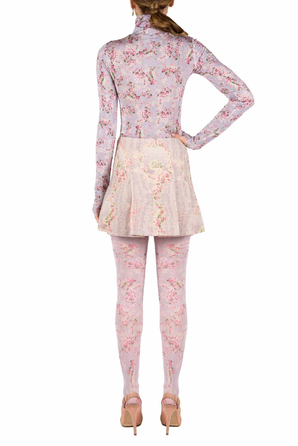 Luisa Beccaria Dolcevita In Jersey Con Boccioli Di Rosa Stampati Lilla