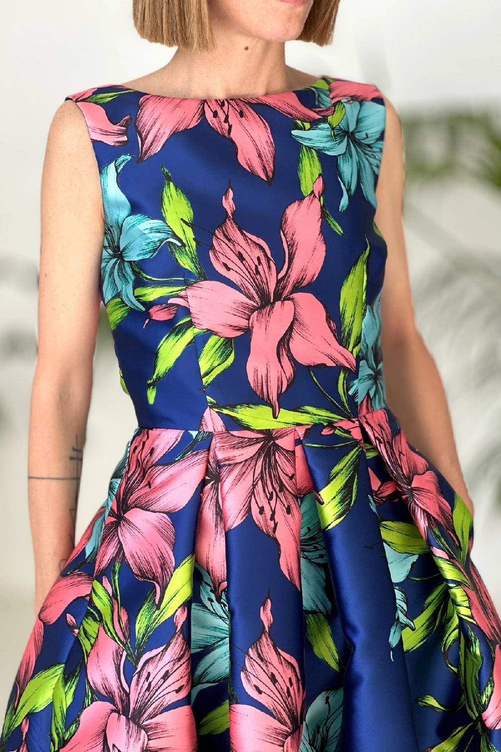 Lunatica Milano Abito Big Flower Blu V Neck Back