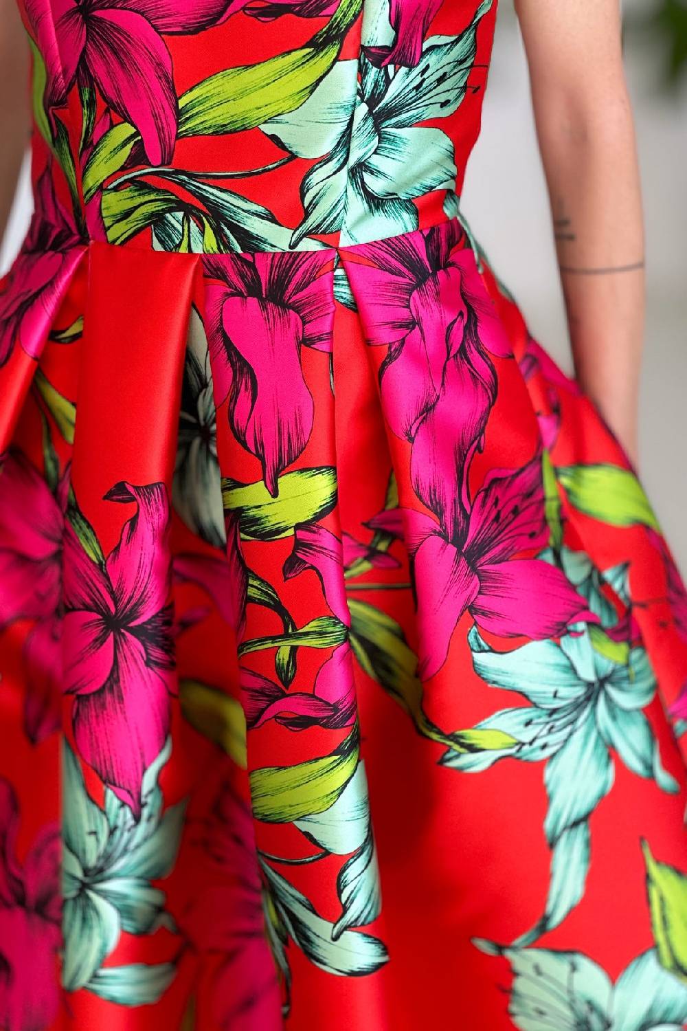 Lunatica Milano Abito Big Flower Red V Neck Back