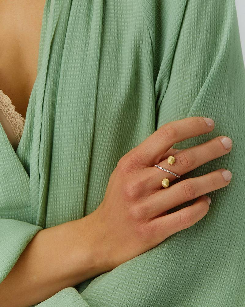 Nanis Anello Ad Incrocio "DANCING ÉLITE" Con Boules Incise A Mano In Oro E D – Nanis Italian Jewels