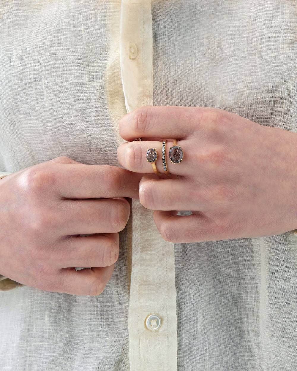 Nanis Anello Contrariè "IPANEMA" In Oro, Quarzo Rutilato Grigio E Dettagli D – Nanis Italian Jewels