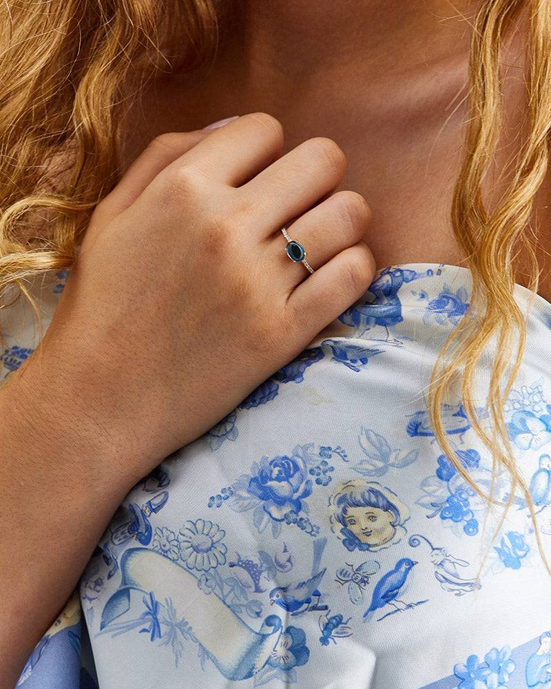 Nanis Anello "DANCING AZURE" In Oro, Diamanti E Topazio London Blu (medio) – Nanis Italian Jewels