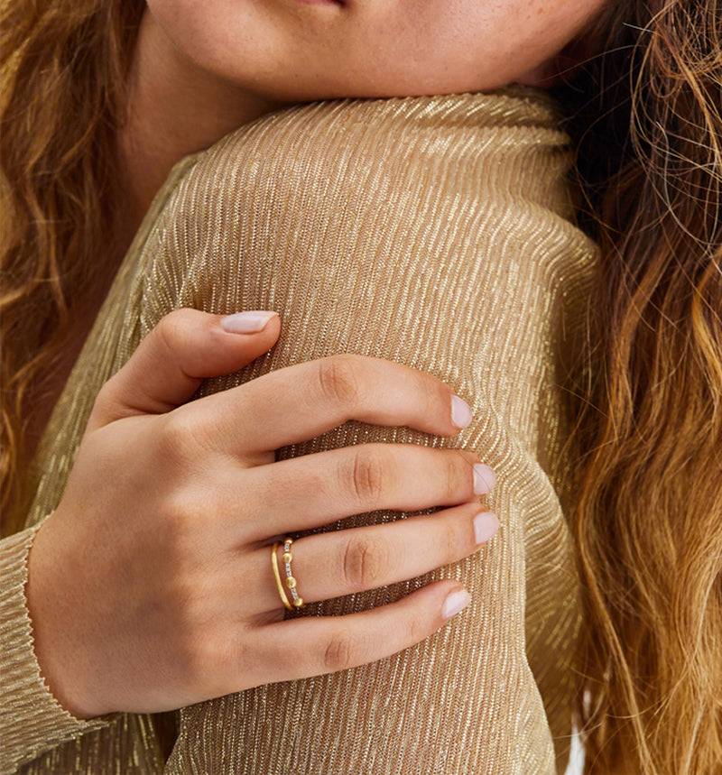 Nanis Anello "DANCING ÉLITE" A Doppia Fascia Con Boules In Oro E Barrette Di – Nanis Italian Jewels