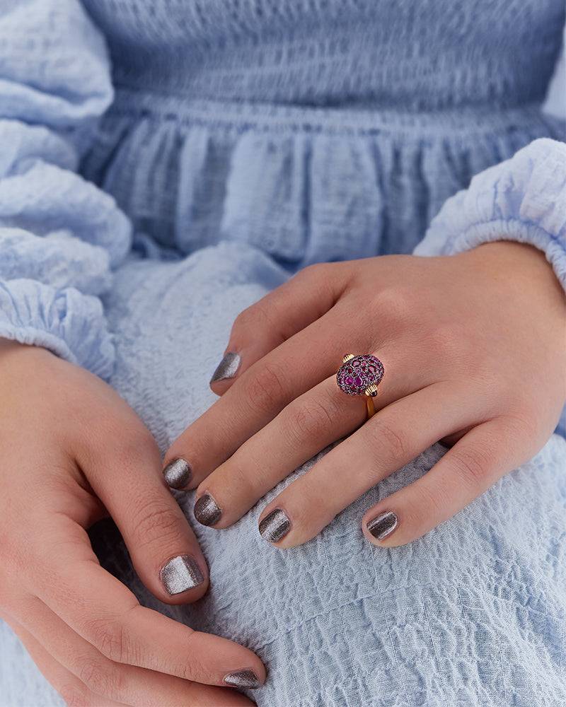 Nanis Anello "DANCING REVERSE" Double Face In Oro, Zaffiri Rosa, Rubini, Opa – Nanis Italian Jewels