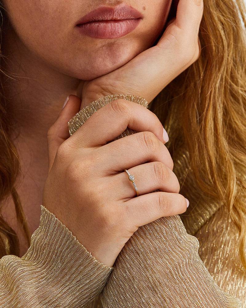 Nanis Anello Di Fidanzamento "DANCING ÉLITE" Elegante Inciso A Mano In Oro E – Nanis Italian Jewels