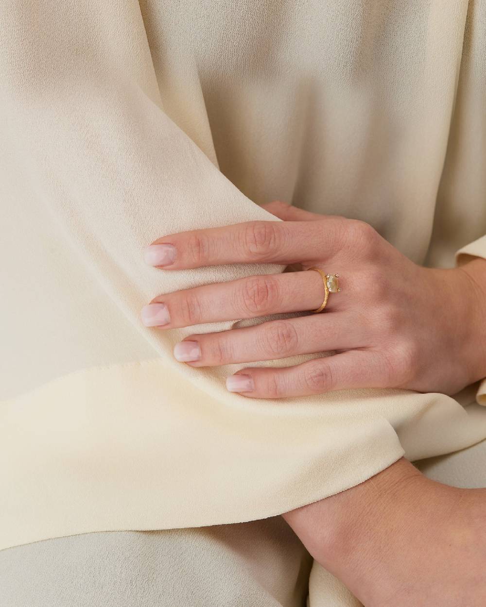 Nanis Anello "IPANEMA" In Oro, Quarzo Rutilato Giallo E Dettagli Di Diamanti – Nanis Italian Jewels