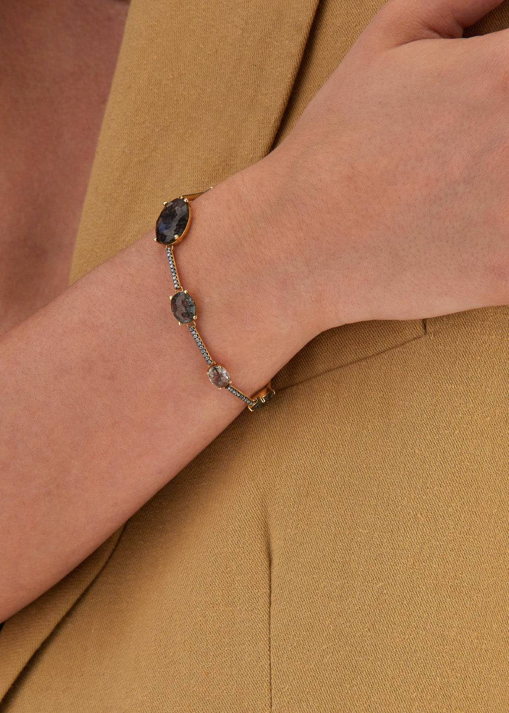 Nanis Bracciale "ARIA" In Oro, Quarzo Rutilato Grigio E Barrette Di Diamanti – Nanis Italian Jewels