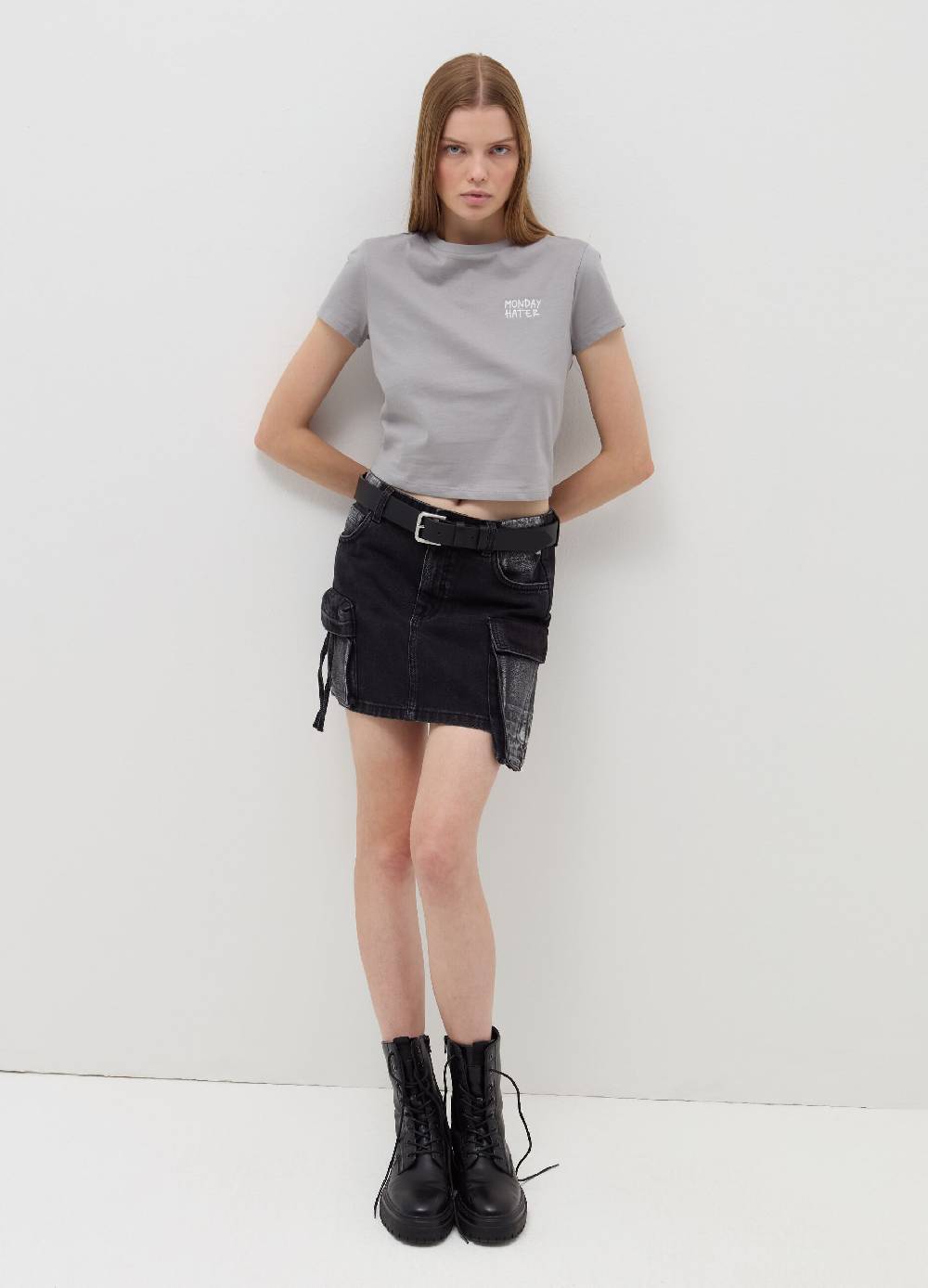 B. ANGEL T-shirt crop con ricamo lettering