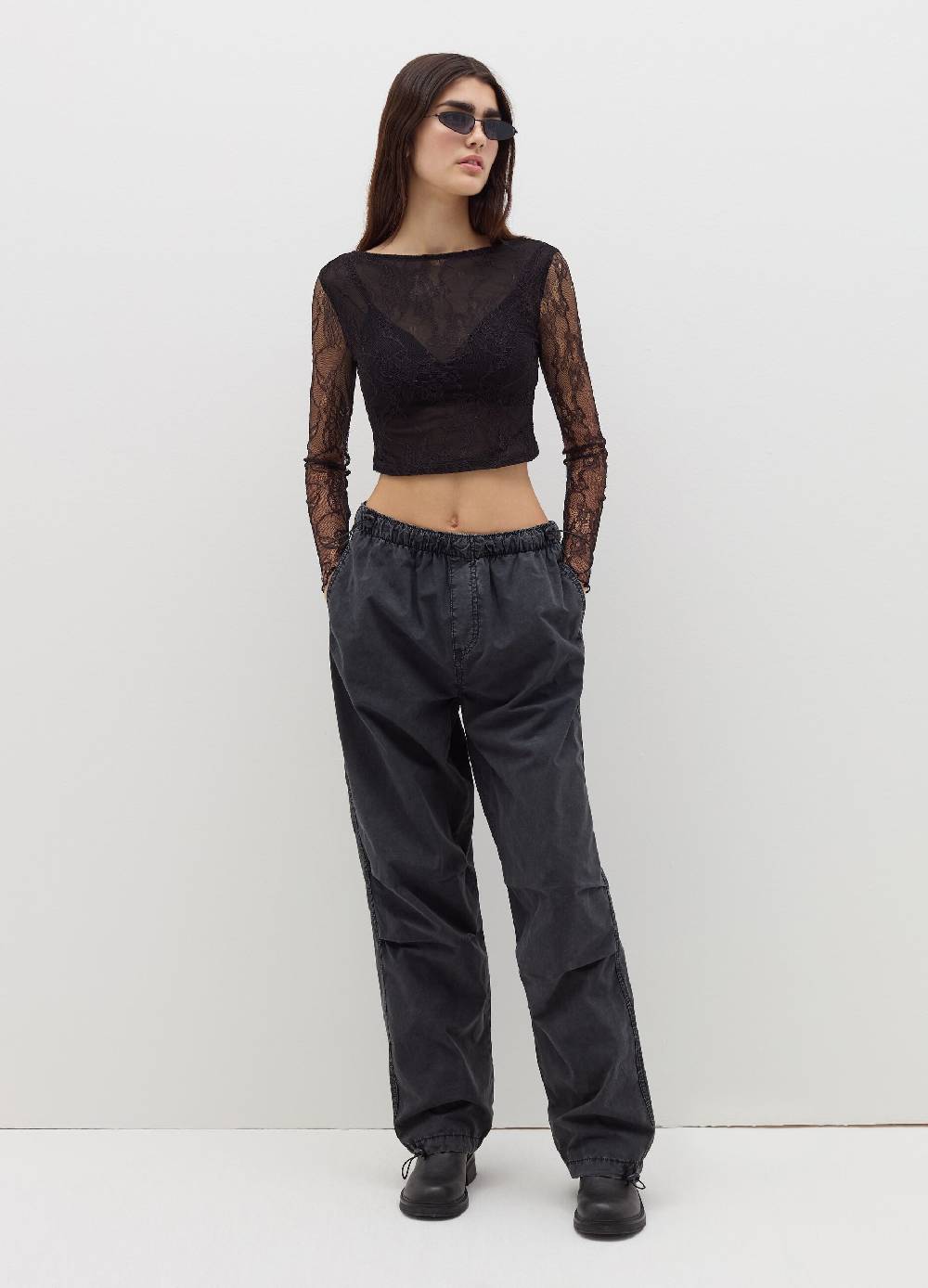 B. ANGEL T-shirt crop in pizzo con maniche lunghe