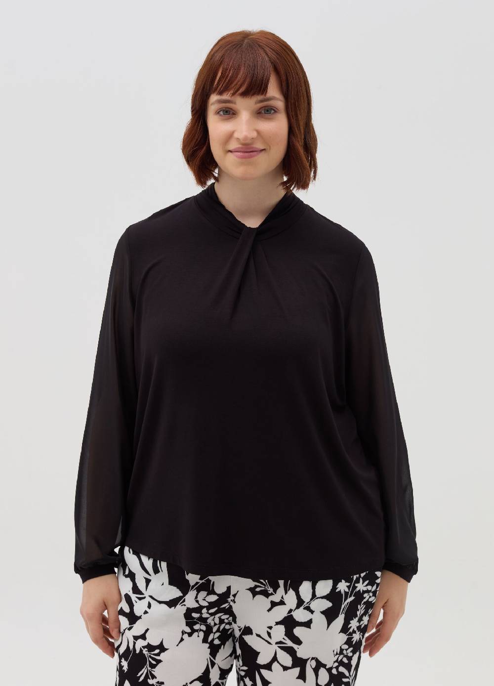 MYA T-shirt in viscosa stretch con nodo Curvy