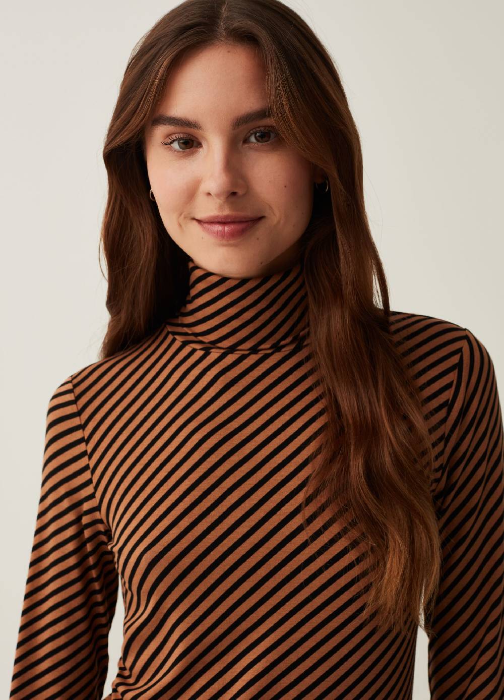 OVS T-shirt A Collo Alto Stampa A Righe Oblique