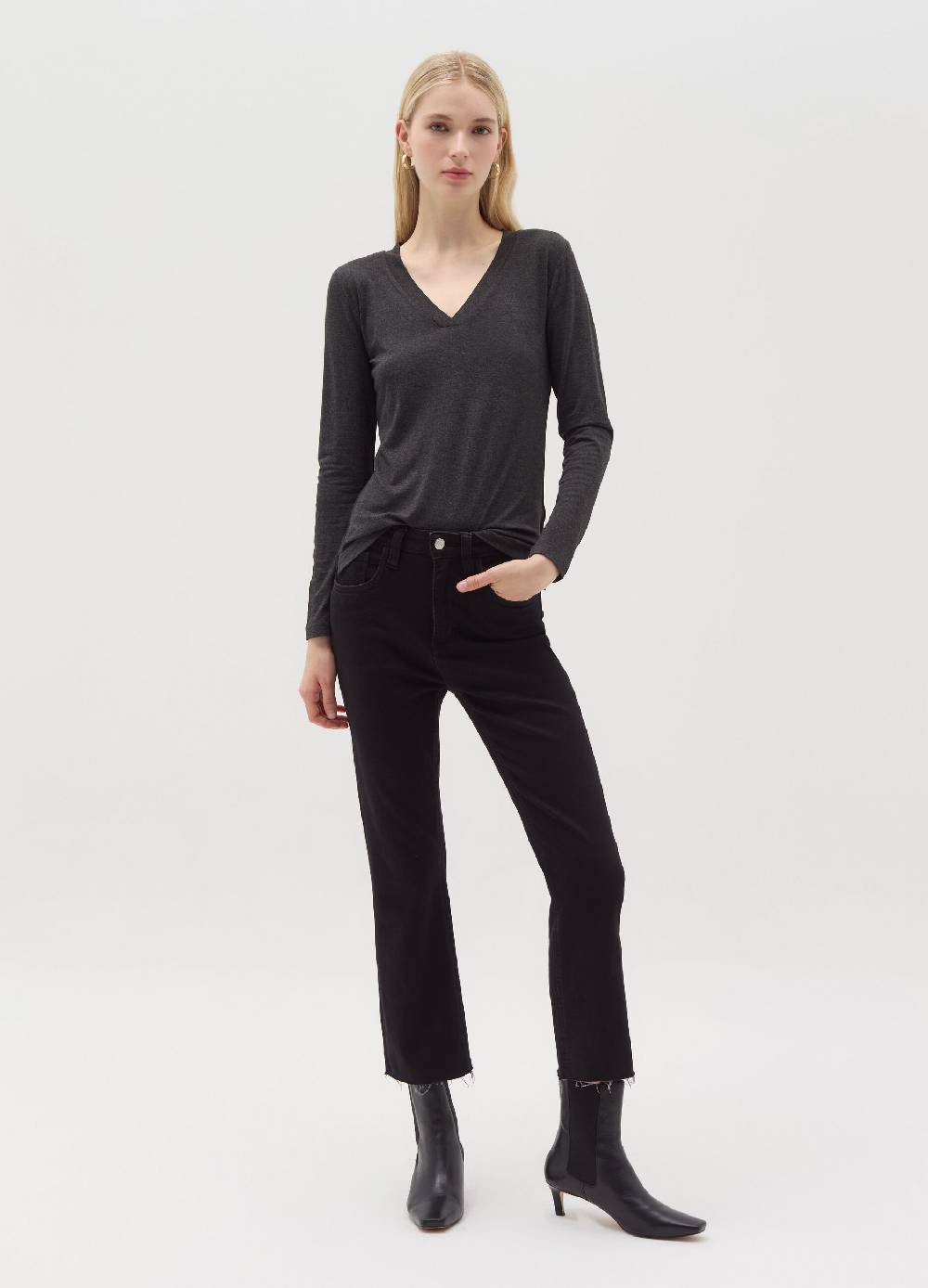 OVS T-shirt in viscosa stretch con scollo a V