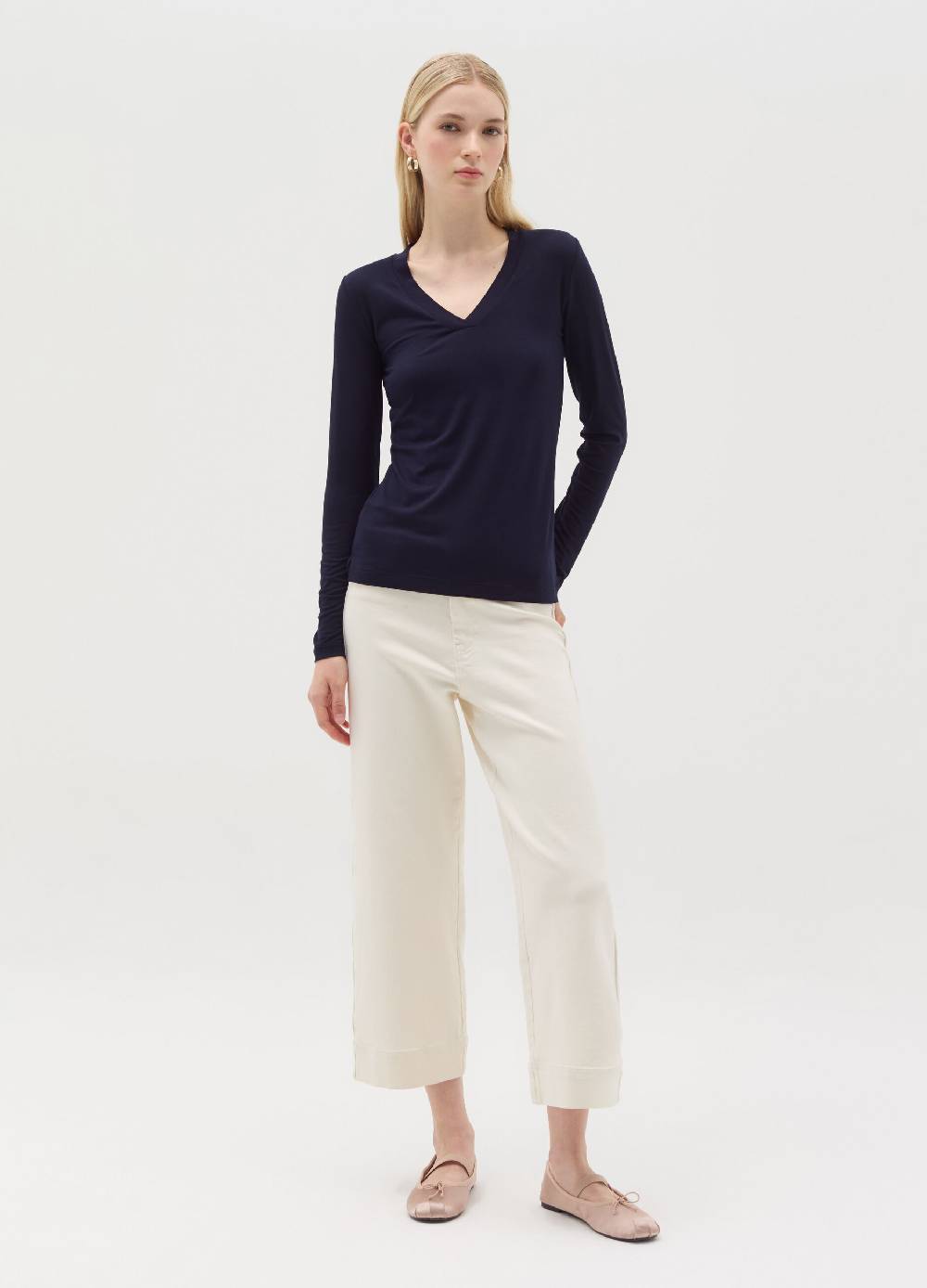 OVS T-shirt in viscosa stretch con scollo a V