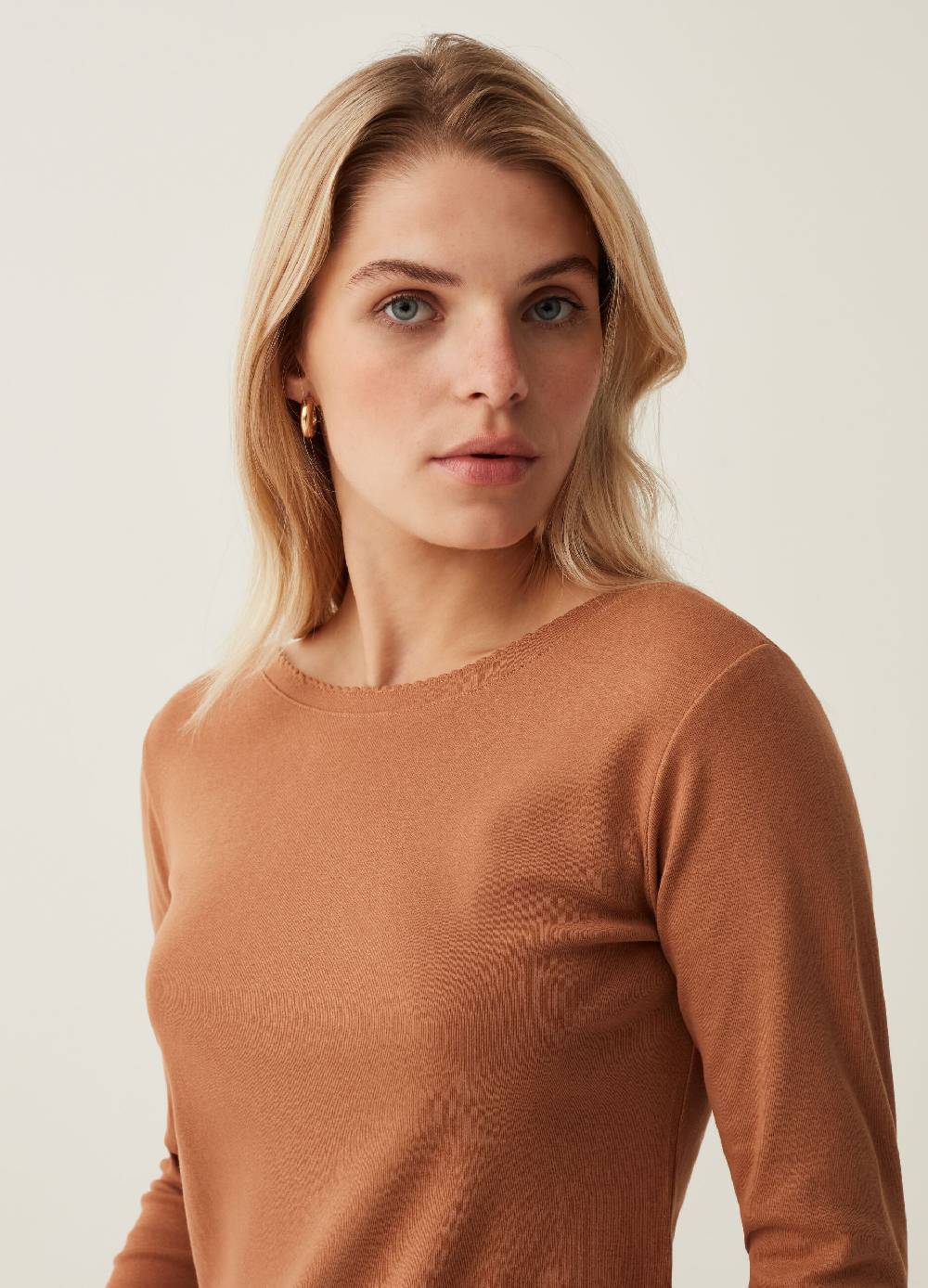 OVS T-shirt scollo a barca con profilo ondulato