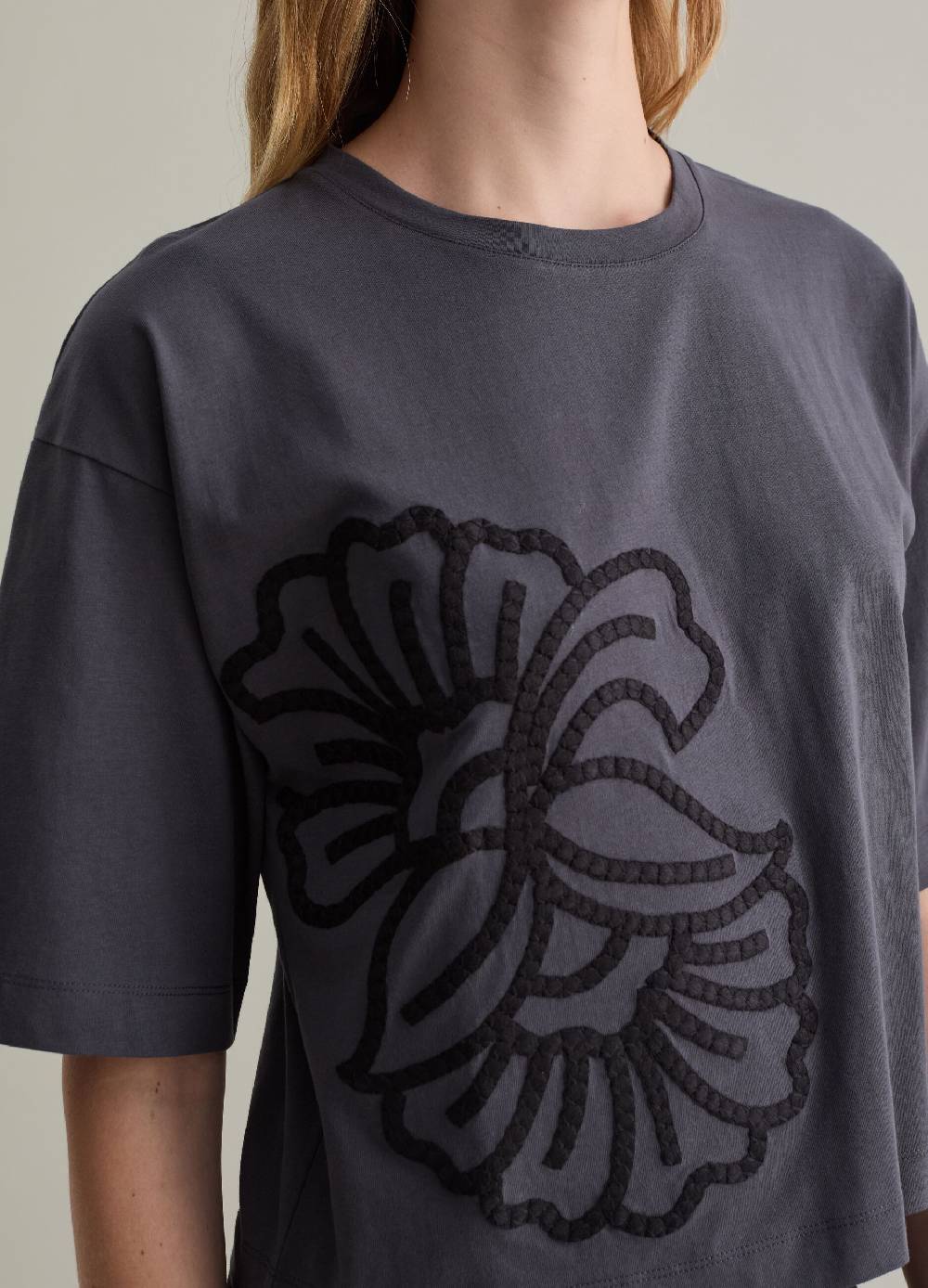 PIOMBO T-shirt Over Con Ricamo Floreale