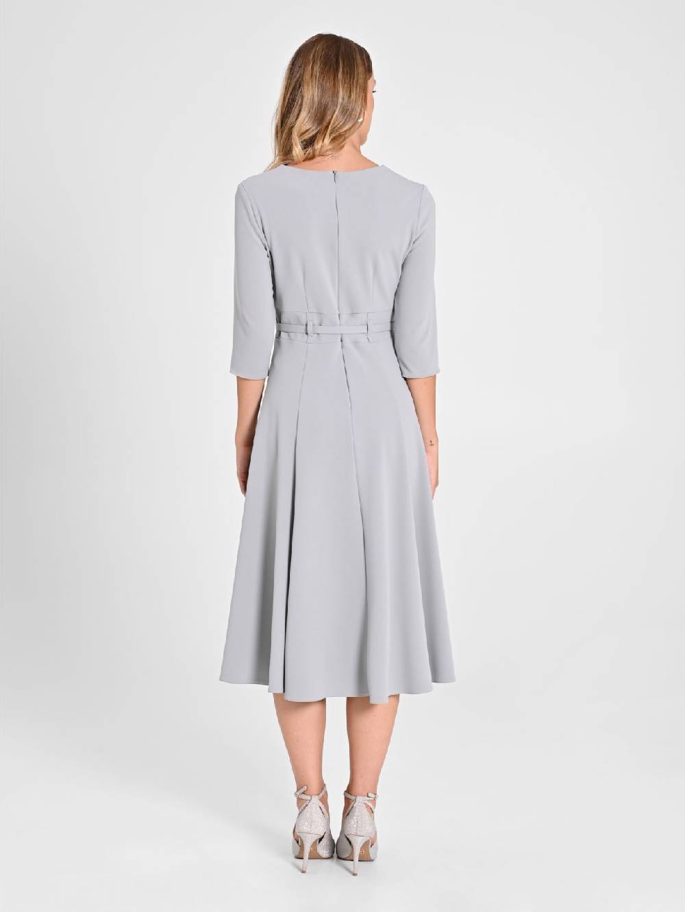 Rinascimento Abito Grigio Con Cintura Ricoperta