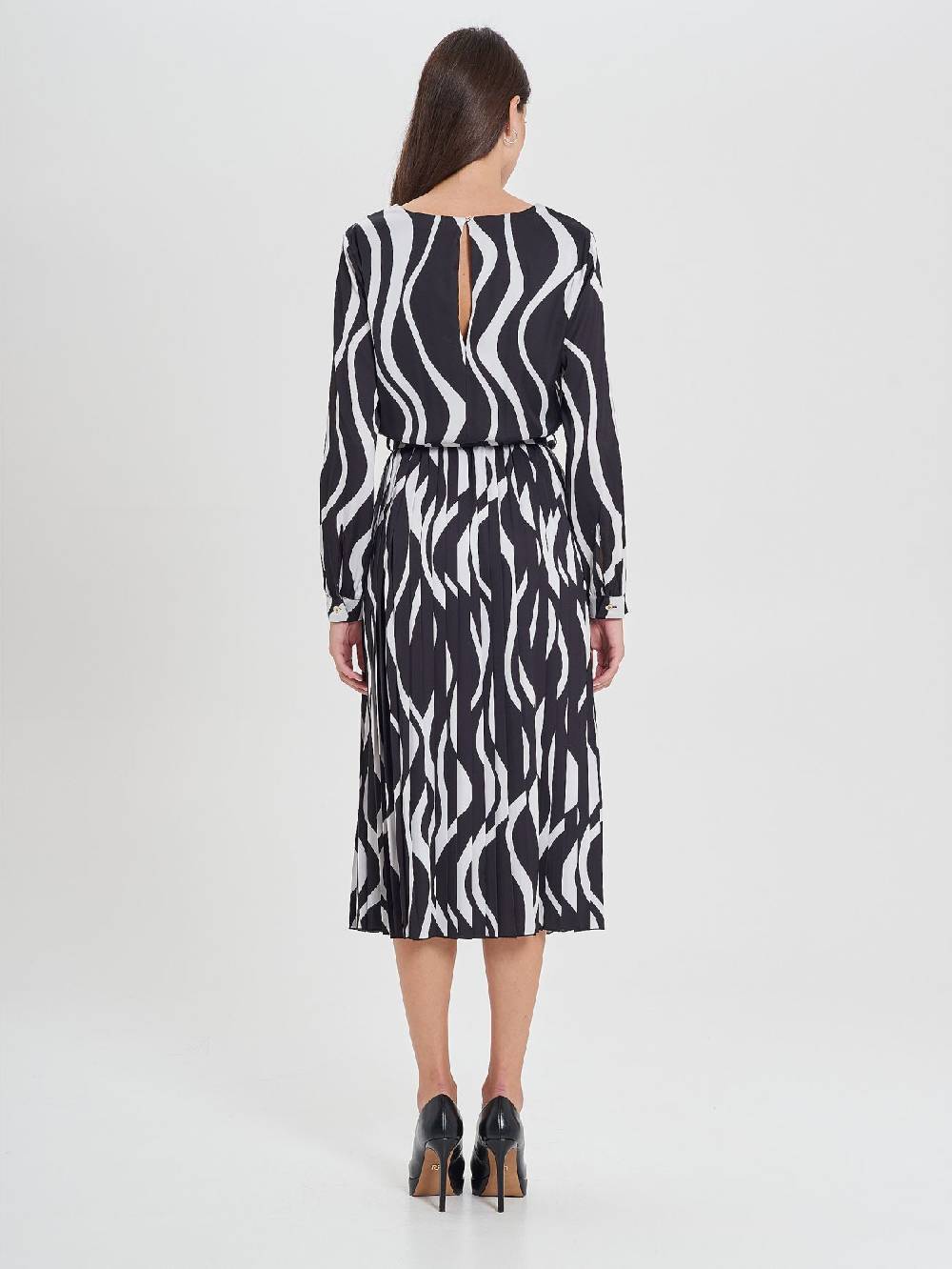 Rinascimento Abito Plissè Stampa Onde Black & White