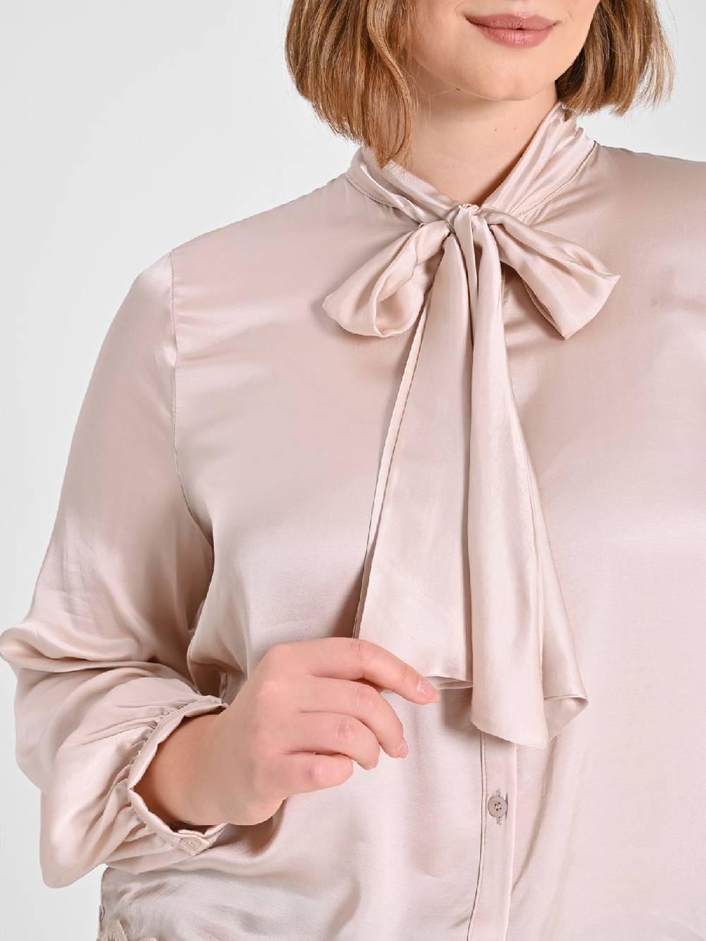 Rinascimento Camicia Curvy Bianca Con Fiocco