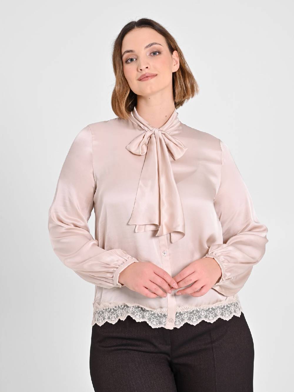 Rinascimento Camicia Curvy Bianca con Fiocco