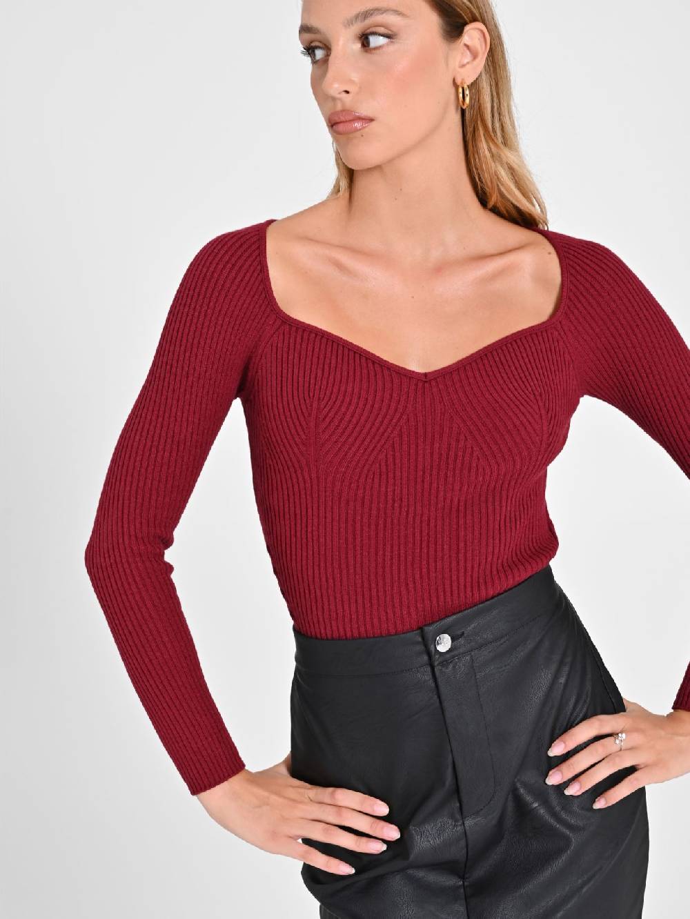 Rinascimento Maglia Bordeaux con Scollo a Cuore