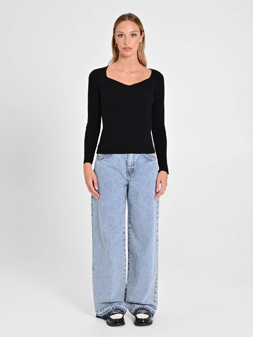 Rinascimento Maglia Nera Con Scollo A Cuore